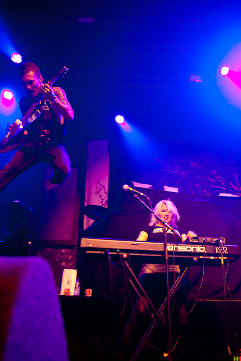 Medeia @ 013, Tilburg, picture 8, photographed by Gunter Van Hoye - FrontView Magazine