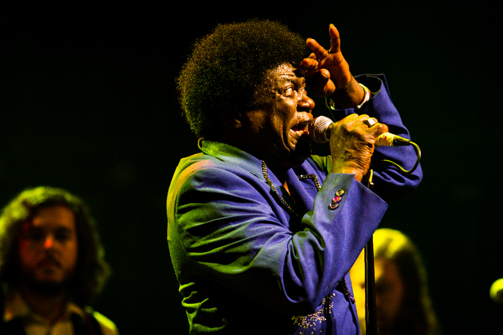 Charles Bradley & His Extraordinaires @ Ancienne Belgique, picture 4, photographed by Tom Stessens - FrontView Magazine