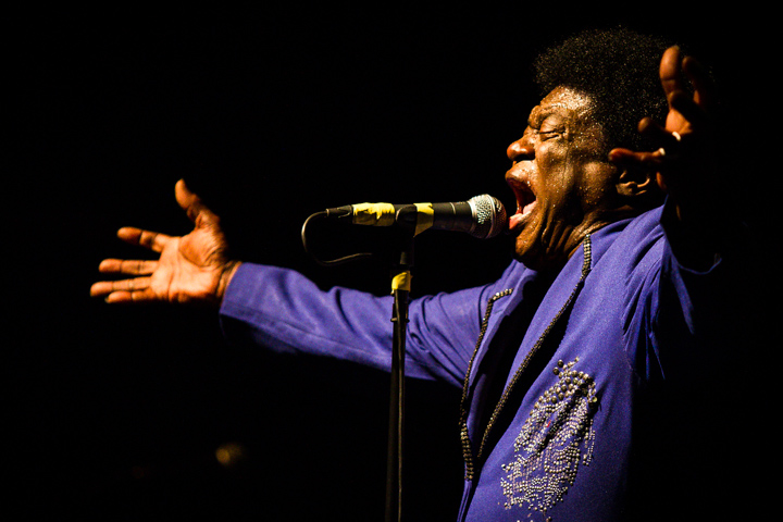 Charles Bradley & His Extraordinaires @ Ancienne Belgique, picture 9, photographed by Tom Stessens - FrontView Magazine