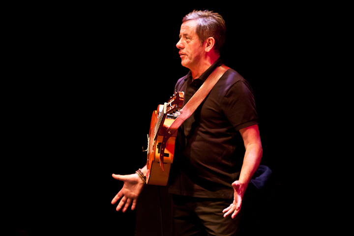 Luka Bloom @ De Warande, picture 1, photographed by Carine Wouters - FrontView Magazine