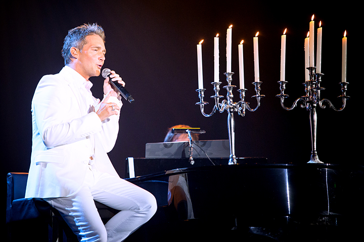 Christoff & Vrienden XL @ Ethias Arena, picture 4, photographed by Elke Briers - FrontView Magazine