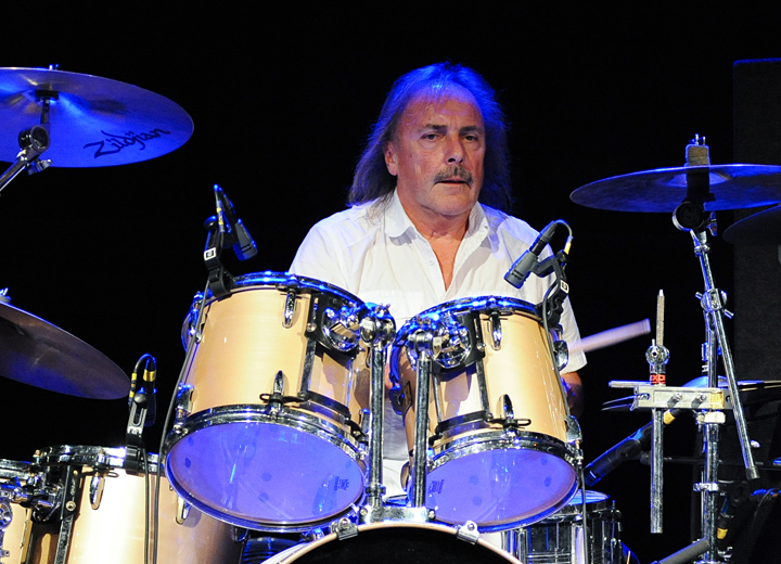 John Coghlan's Quo @ Back to the Roots Fest, picture 1, photographed by Paul Nouwen - FrontView Magazine