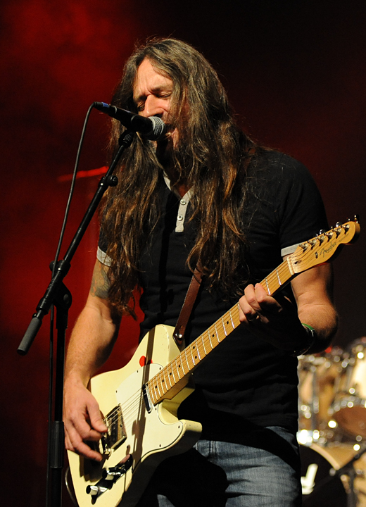 John Coghlan's Quo @ Back to the Roots Fest, picture 7, photographed by Paul Nouwen - FrontView Magazine