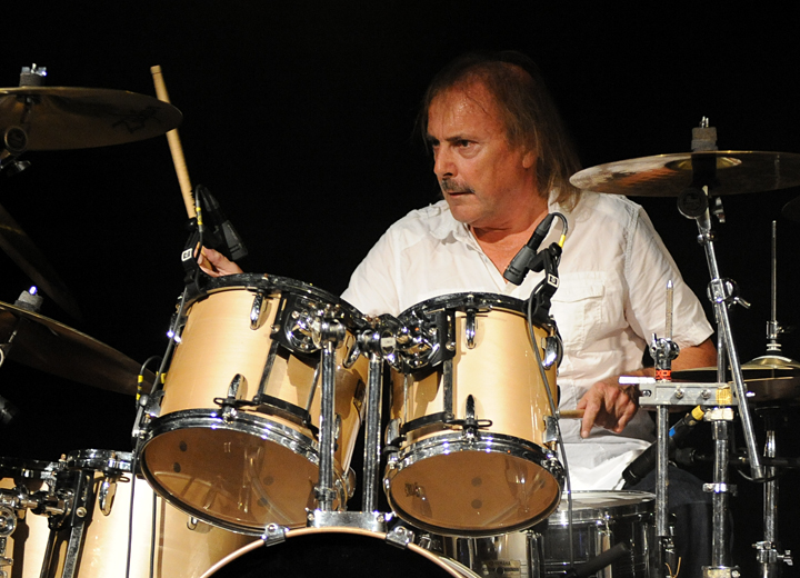 John Coghlan's Quo @ Back to the Roots Fest, picture 8, photographed by Paul Nouwen - FrontView Magazine