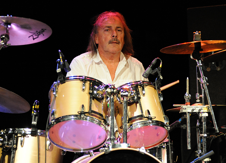 John Coghlan's Quo @ Back to the Roots Fest, picture 9, photographed by Paul Nouwen - FrontView Magazine