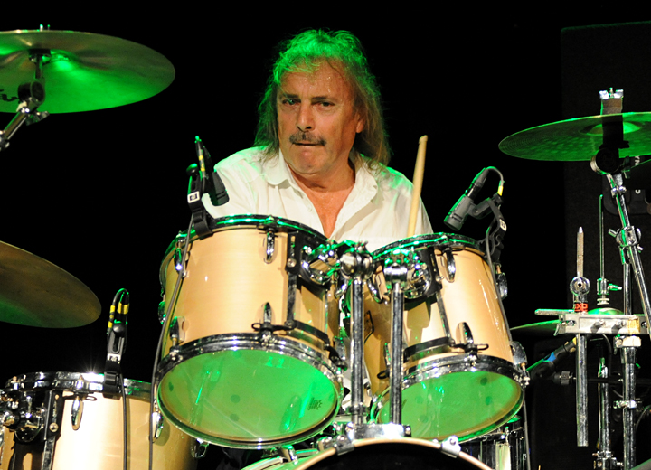 John Coghlan's Quo @ Back to the Roots Fest, picture 10, photographed by Paul Nouwen - FrontView Magazine