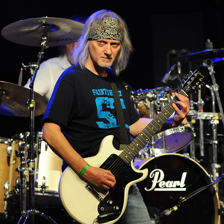 John Coghlan's Quo @ Back to the Roots Fest, picture 12, photographed by Paul Nouwen - FrontView Magazine