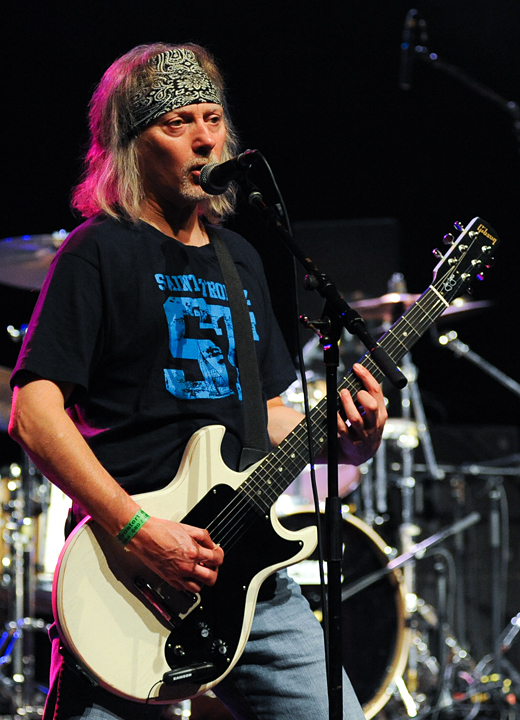 John Coghlan's Quo @ Back to the Roots Fest, picture 13, photographed by Paul Nouwen - FrontView Magazine