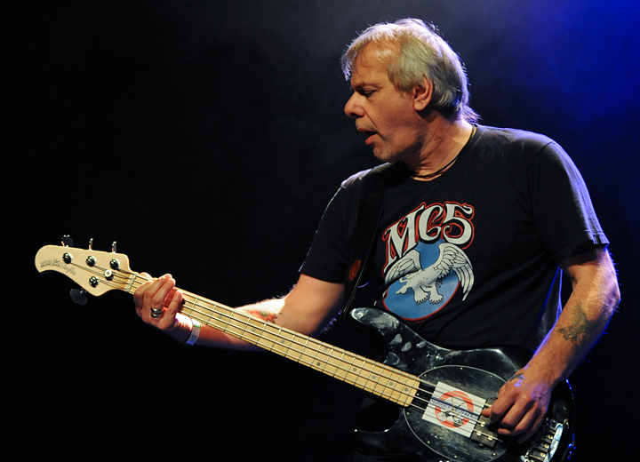 John Coghlan's Quo @ Back to the Roots Fest, picture 20, photographed by Paul Nouwen - FrontView Magazine