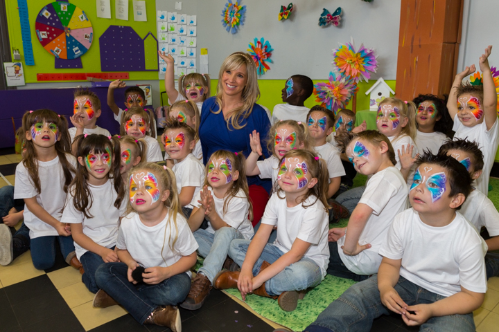 Kathleen CD Voorstelling "Vlinders" @ Kleuterschool Dol-Fijn te Liedekerke, picture 7, photographed by Guy Danneels - FrontView Magazine