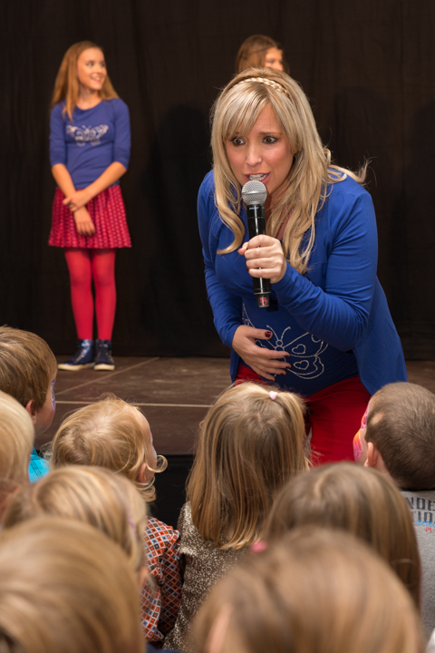 Kathleen CD Voorstelling "Vlinders" @ Kleuterschool Dol-Fijn te Liedekerke, picture 14, photographed by Guy Danneels - FrontView Magazine