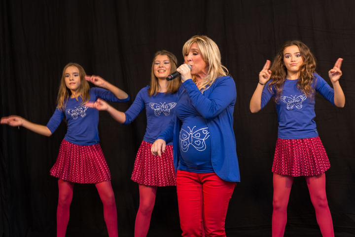 Kathleen CD Voorstelling "Vlinders" @ Kleuterschool Dol-Fijn te Liedekerke, picture 18, photographed by Guy Danneels - FrontView Magazine