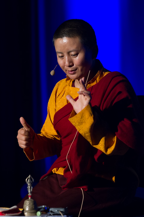 Ani Choying Drolma @ Casino Chaudfontaine, picture 1, photographed by Guy Danneels - FrontView Magazine