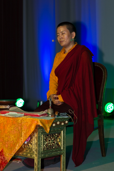 Ani Choying Drolma @ Casino Chaudfontaine, picture 3, photographed by Guy Danneels - FrontView Magazine