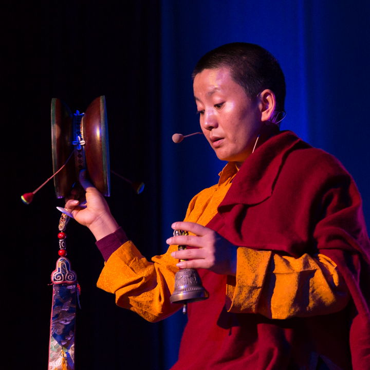 Ani Choying Drolma @ Casino Chaudfontaine, picture 6, photographed by Guy Danneels - FrontView Magazine