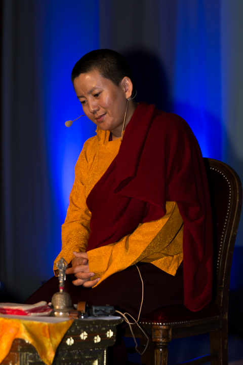 Ani Choying Drolma @ Casino Chaudfontaine, picture 8, photographed by Guy Danneels - FrontView Magazine