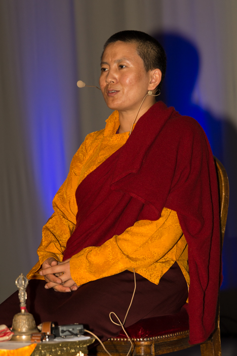 Ani Choying Drolma @ Casino Chaudfontaine, picture 14, photographed by Guy Danneels - FrontView Magazine