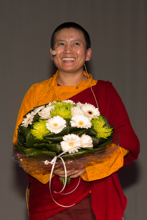 Ani Choying Drolma @ Casino Chaudfontaine, picture 17, photographed by Guy Danneels - FrontView Magazine