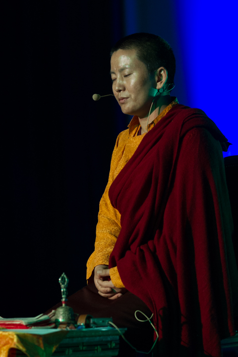 Ani Choying Drolma @ Casino Chaudfontaine, picture 23, photographed by Guy Danneels - FrontView Magazine