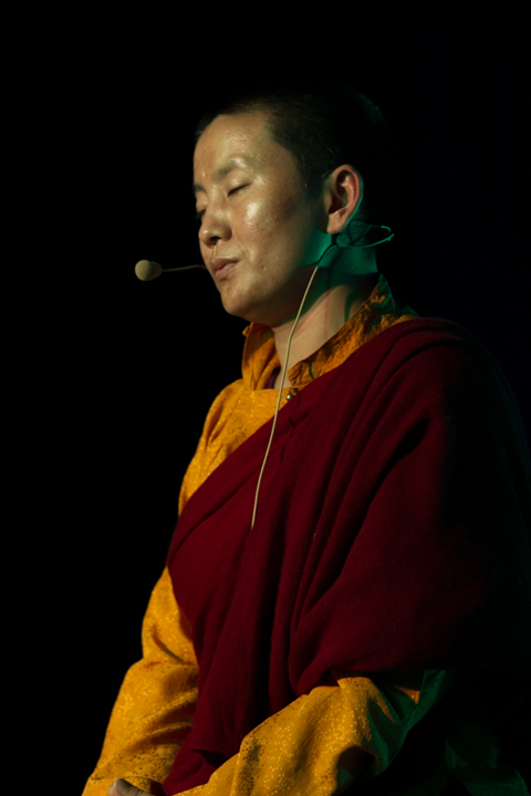 Ani Choying Drolma @ Casino Chaudfontaine, picture 24, photographed by Guy Danneels - FrontView Magazine