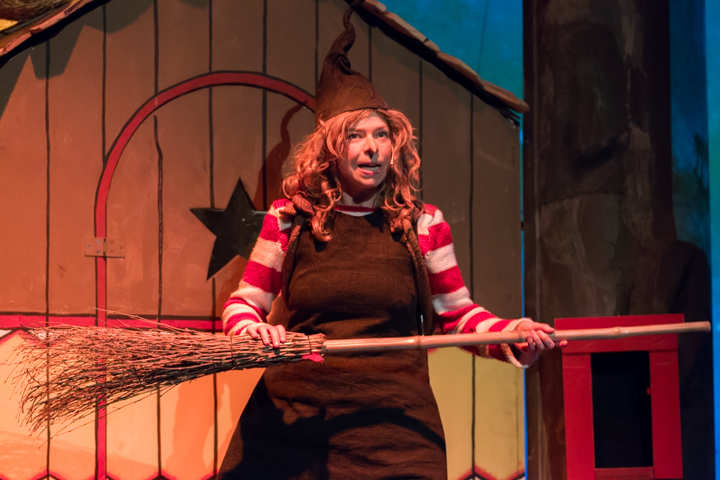 Lotje @ Fakkelteater te Antwerpen, picture 5, photographed by Guy Danneels - FrontView Magazine