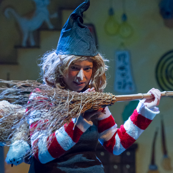 Lotje @ Fakkelteater te Antwerpen, picture 11, photographed by Guy Danneels - FrontView Magazine