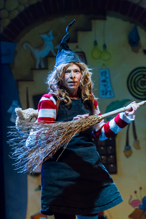 Lotje @ Fakkelteater te Antwerpen, picture 12, photographed by Guy Danneels - FrontView Magazine