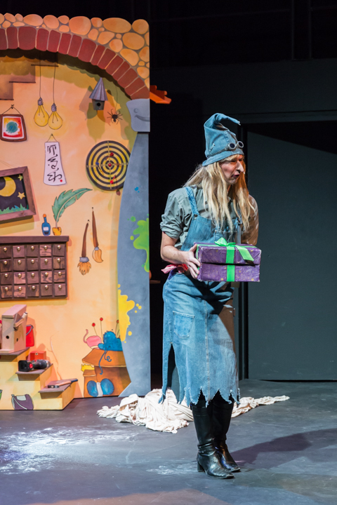 Lotje @ Fakkelteater te Antwerpen, picture 37, photographed by Guy Danneels - FrontView Magazine