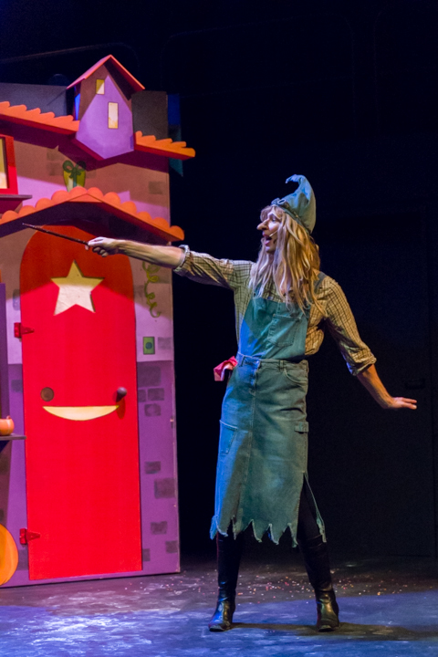 Lotje @ Fakkelteater te Antwerpen, picture 52, photographed by Guy Danneels - FrontView Magazine