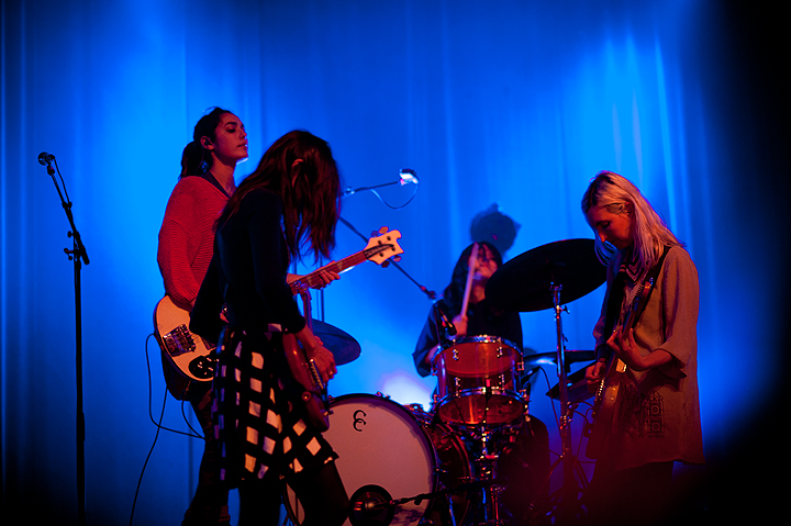 Warpaint @ AB, picture 3, photographed by Magali Decamps - FrontView Magazine