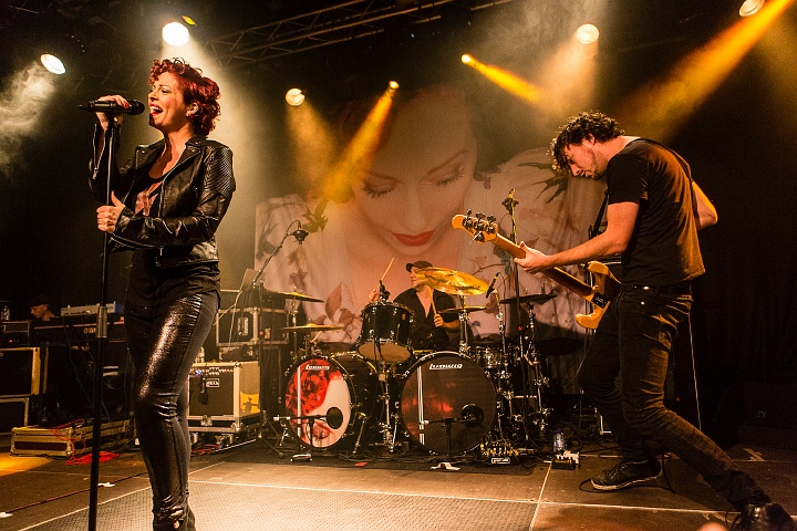 Anneke Van Giersbergen @ Effenaar, picture 2, photographed by Edwin Houdevelt - FrontView Magazine