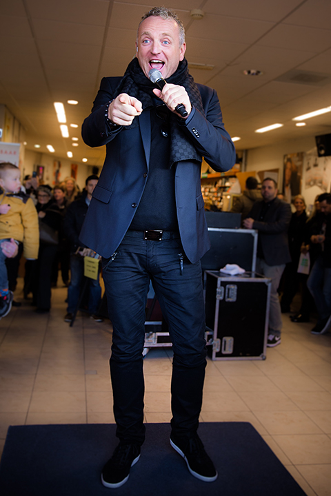 Gordon @ Berk Music Eindhoven en Saturn Tilburg, picture 1, photographed by Elke Briers - FrontView Magazine