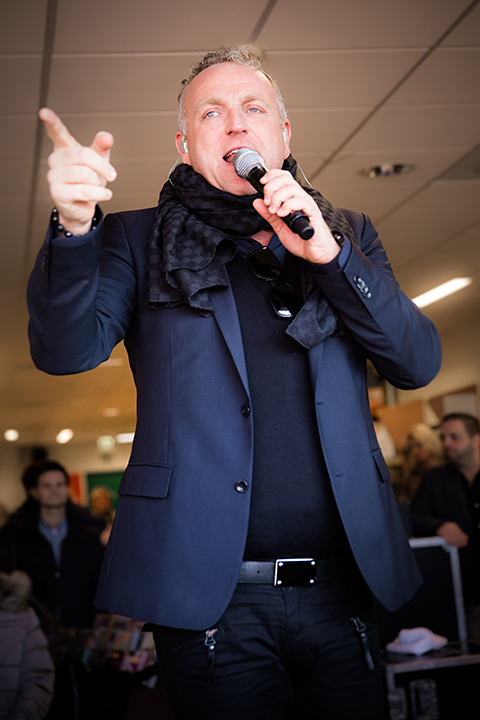 Gordon @ Berk Music Eindhoven en Saturn Tilburg, picture 6, photographed by Elke Briers - FrontView Magazine