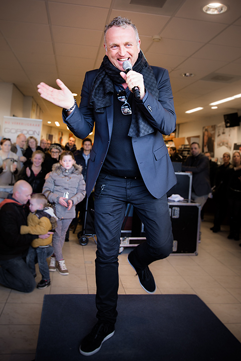 Gordon @ Berk Music Eindhoven en Saturn Tilburg, picture 7, photographed by Elke Briers - FrontView Magazine