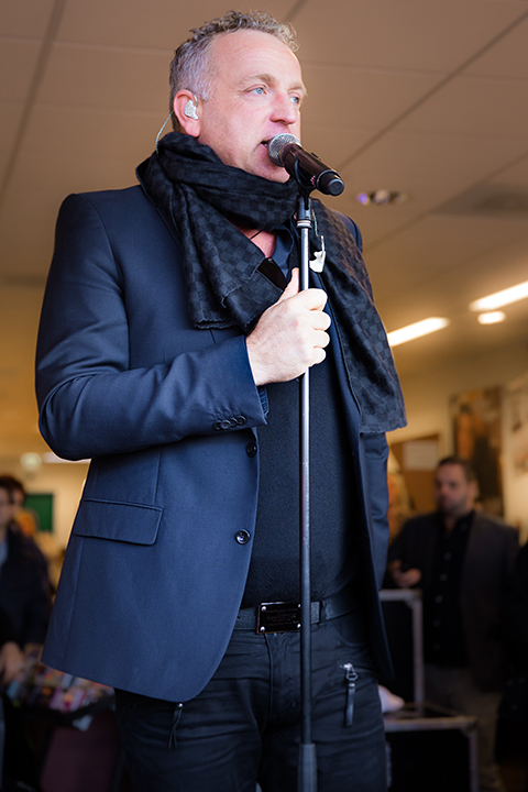 Gordon @ Berk Music Eindhoven en Saturn Tilburg, picture 9, photographed by Elke Briers - FrontView Magazine