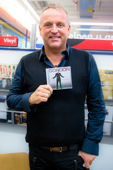Gordon @ Berk Music Eindhoven en Saturn Tilburg, picture 18, photographed by Elke Briers - FrontView Magazine
