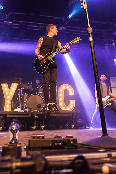 Yellowcard @ Vans Warped Tour NL, picture 1, photographed by Dorien Goetschalckx - FrontView Magazine