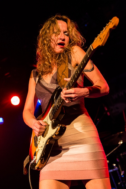 Ana Popovic @ Muziekodroom, picture 7, photographed by Edwin Houdevelt - FrontView Magazine