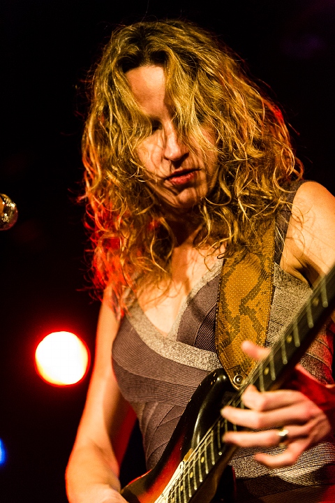 Ana Popovic @ Muziekodroom, picture 8, photographed by Edwin Houdevelt - FrontView Magazine