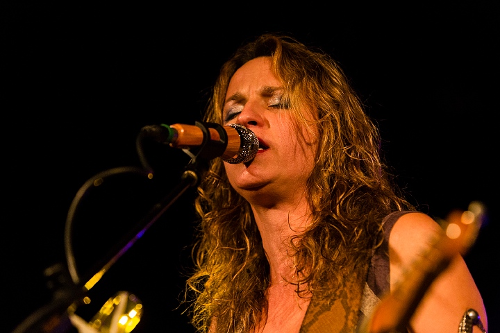 Ana Popovic @ Muziekodroom, picture 13, photographed by Edwin Houdevelt - FrontView Magazine