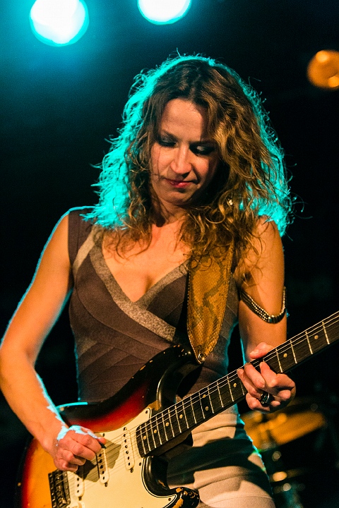 Ana Popovic @ Muziekodroom, picture 19, photographed by Edwin Houdevelt - FrontView Magazine