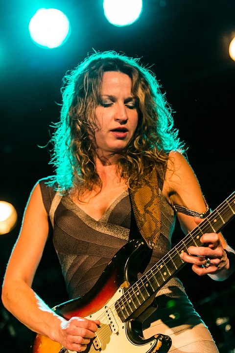 Ana Popovic @ Muziekodroom, picture 21, photographed by Edwin Houdevelt - FrontView Magazine