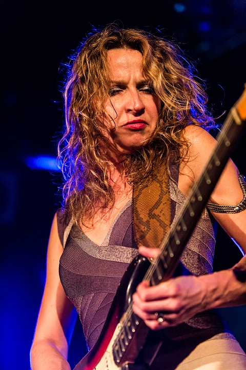 Ana Popovic @ Muziekodroom, picture 30, photographed by Edwin Houdevelt - FrontView Magazine
