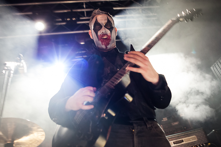 Deadly Circus Fire @ 013, picture 1, photographed by Dorien Goetschalckx - FrontView Magazine
