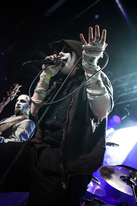 Deadly Circus Fire @ 013, picture 2, photographed by Dorien Goetschalckx - FrontView Magazine