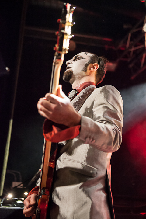 Deadly Circus Fire @ 013, picture 7, photographed by Dorien Goetschalckx - FrontView Magazine