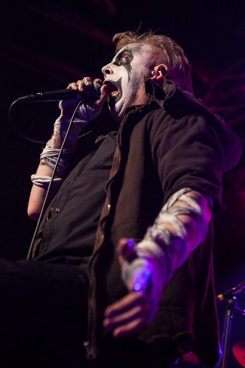 Deadly Circus Fire @ 013, picture 9, photographed by Dorien Goetschalckx - FrontView Magazine