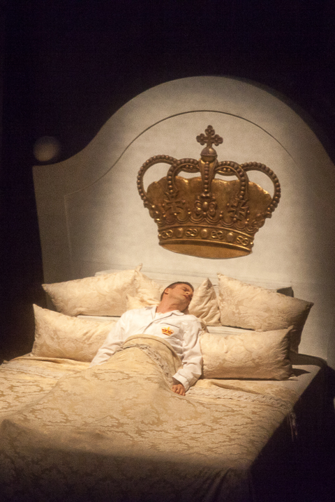 Matthew Bourne's Swan Lake @ Stadsschouwburg, picture 2, photographed by Koen Rondelez - FrontView Magazine