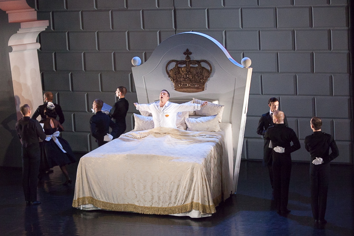 Matthew Bourne's Swan Lake @ Stadsschouwburg, picture 3, photographed by Koen Rondelez - FrontView Magazine