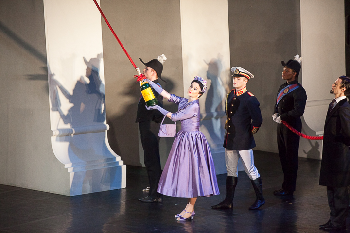 Matthew Bourne's Swan Lake @ Stadsschouwburg, picture 10, photographed by Koen Rondelez - FrontView Magazine